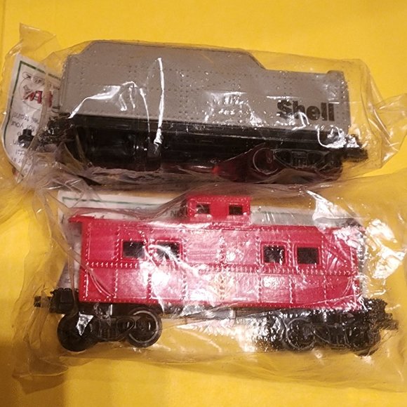 Shell Oil Train Set Die Cast 4 Pieces - New Sealed 1996 🚂🚂🚂🚂 - Picture 4 of 8
